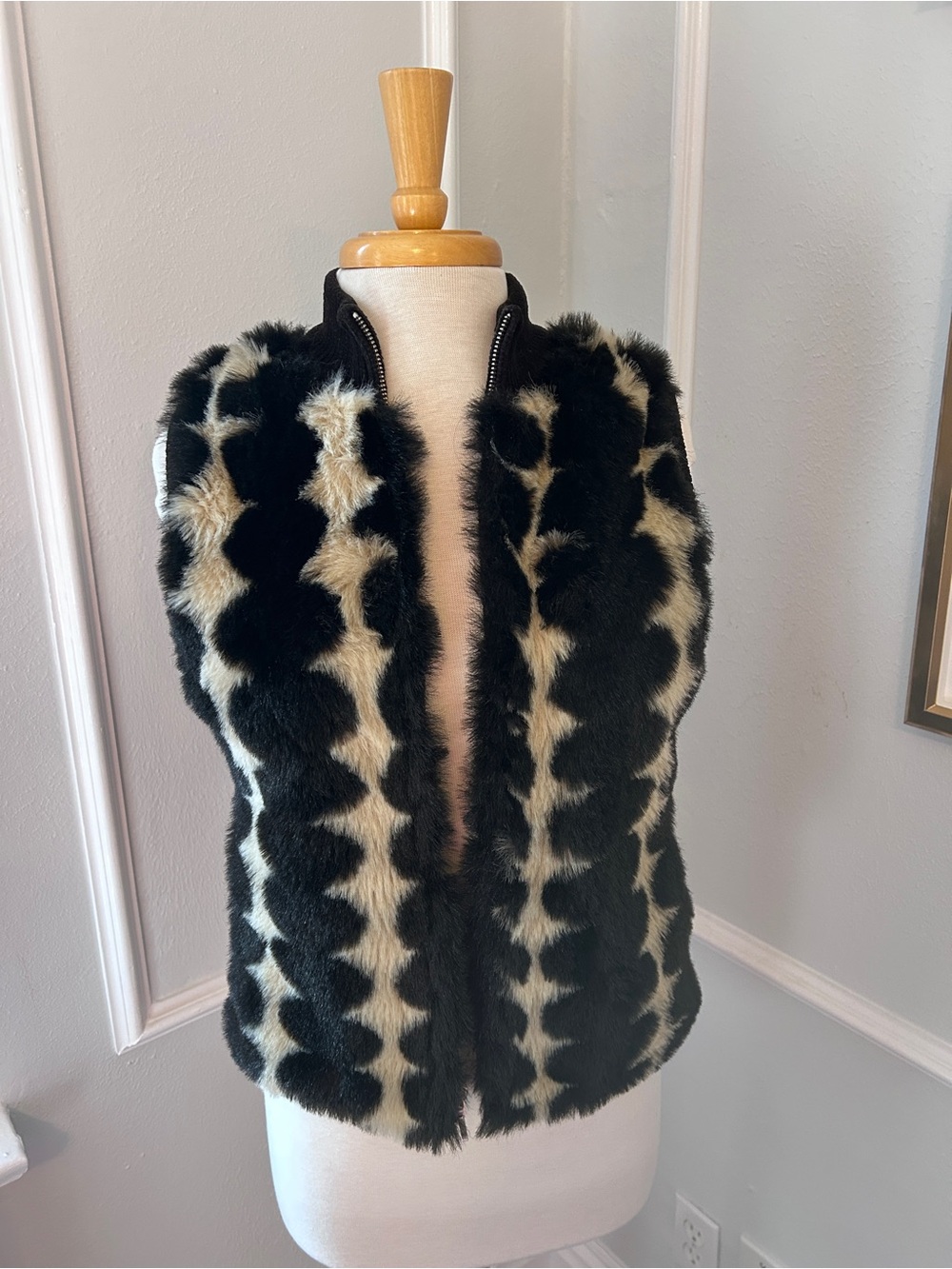 Sport Haley Faux Fur Patterned Vest - Black & Cream